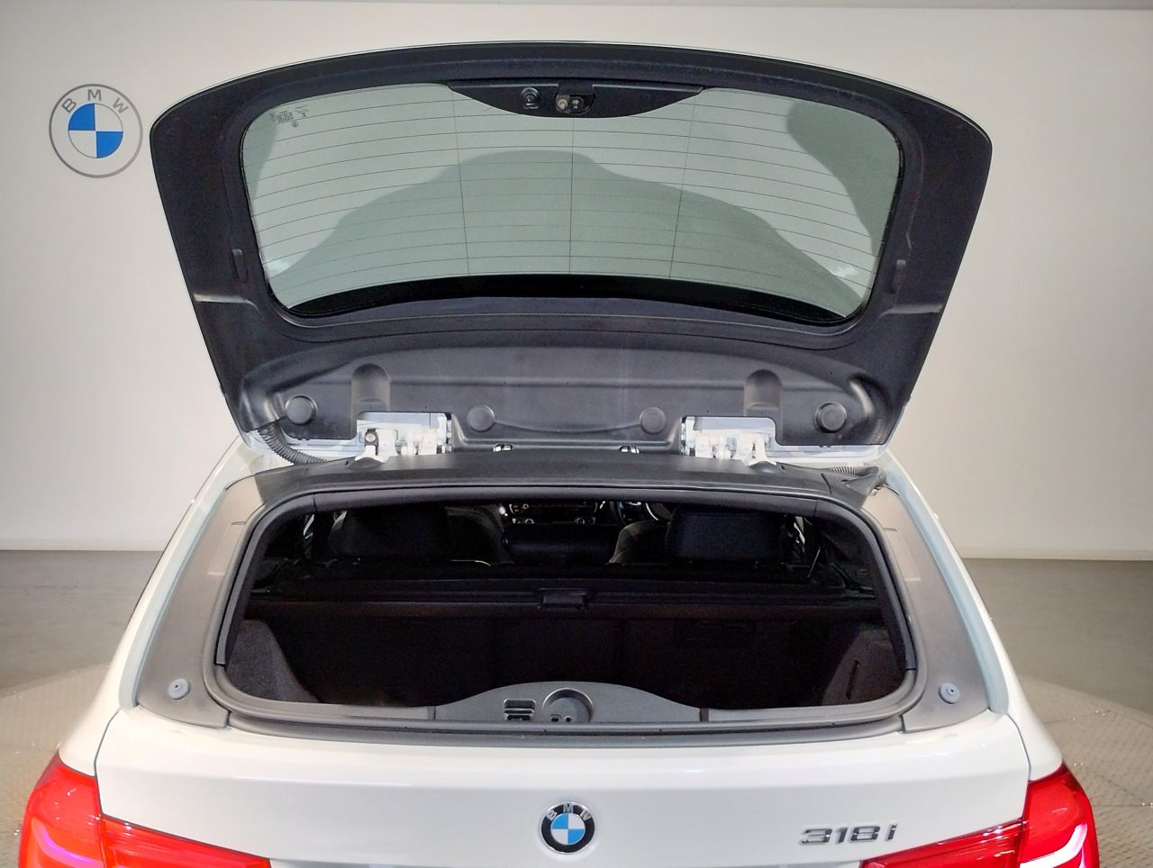 318I TOURING RHD