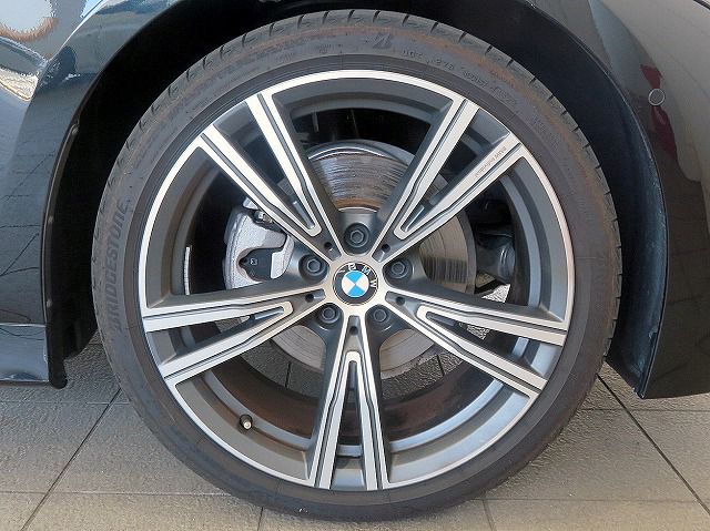 320d xDrive Berline RHD