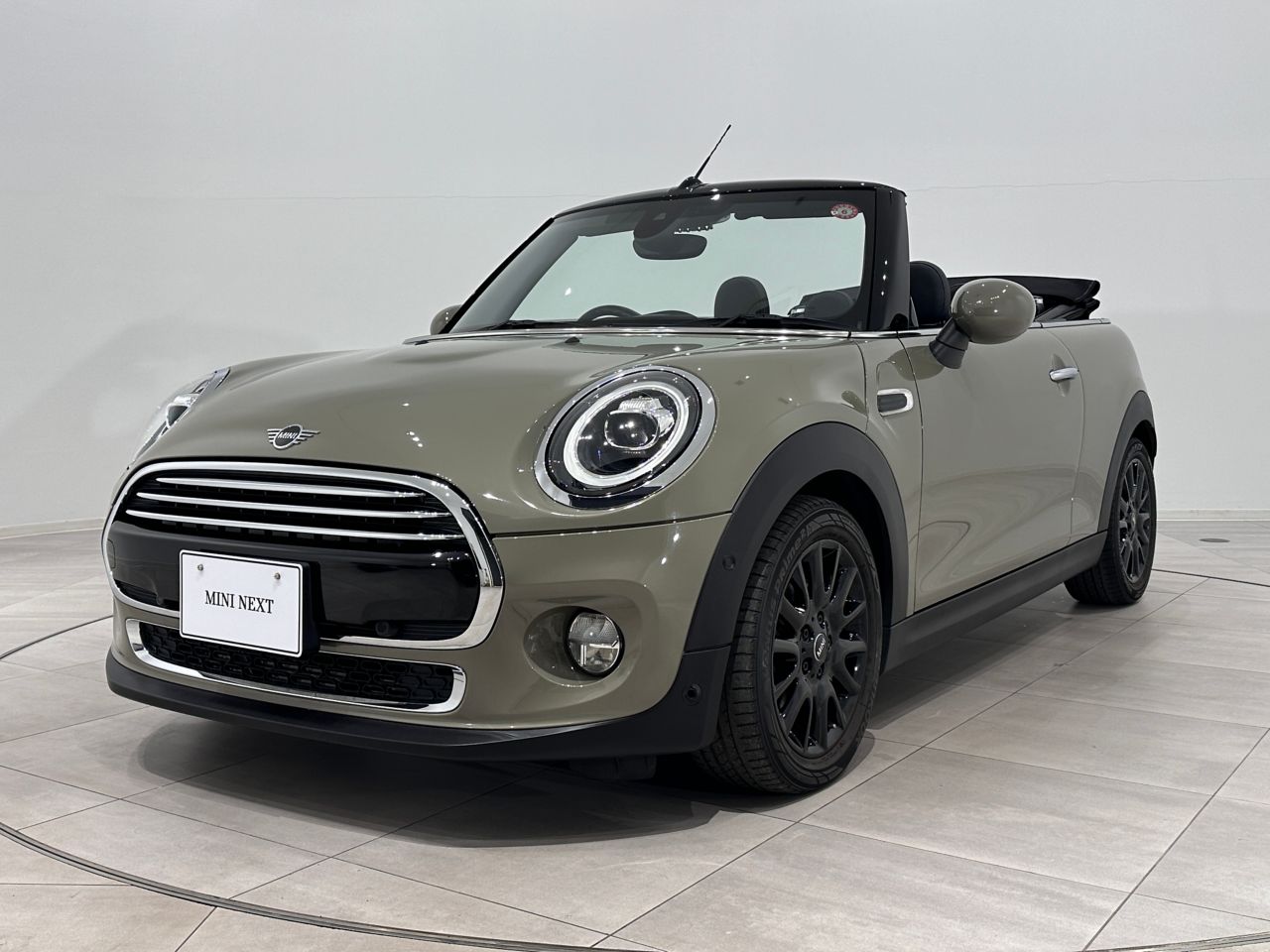 THE NEW MINI COOPER CONVERTIBLE.