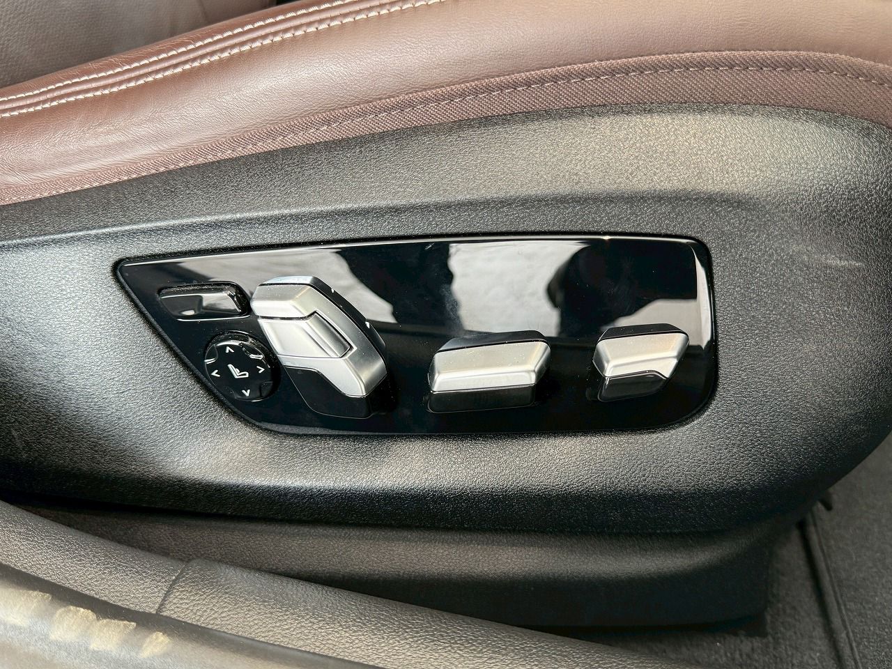 530e Sedan RHD