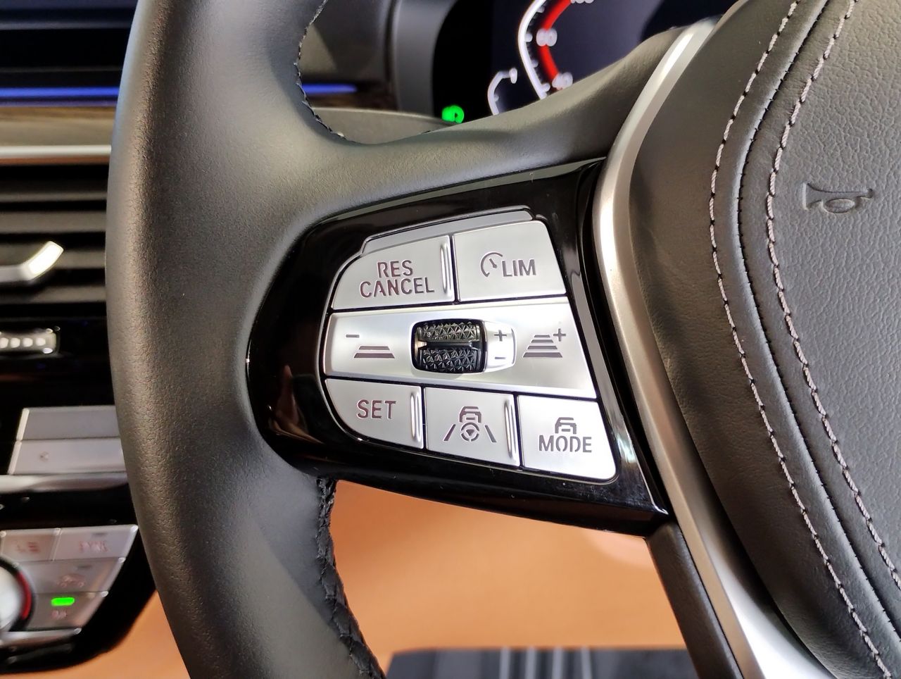 520d xDrive Sedan RHD