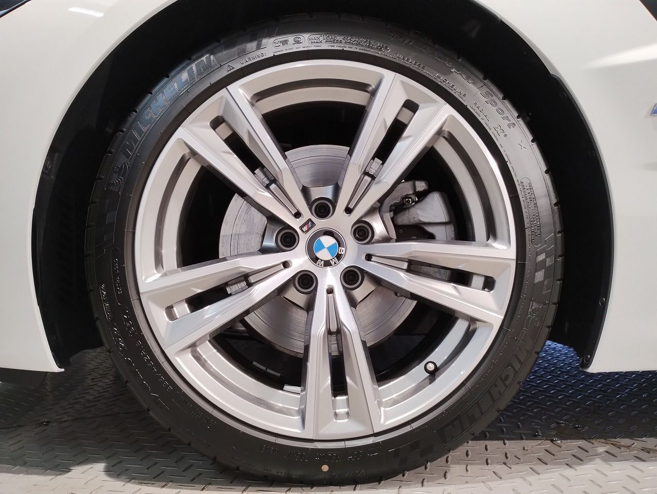 G29 z4 sDrive20i RHD