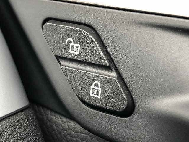 X1 sDrive18i RHD