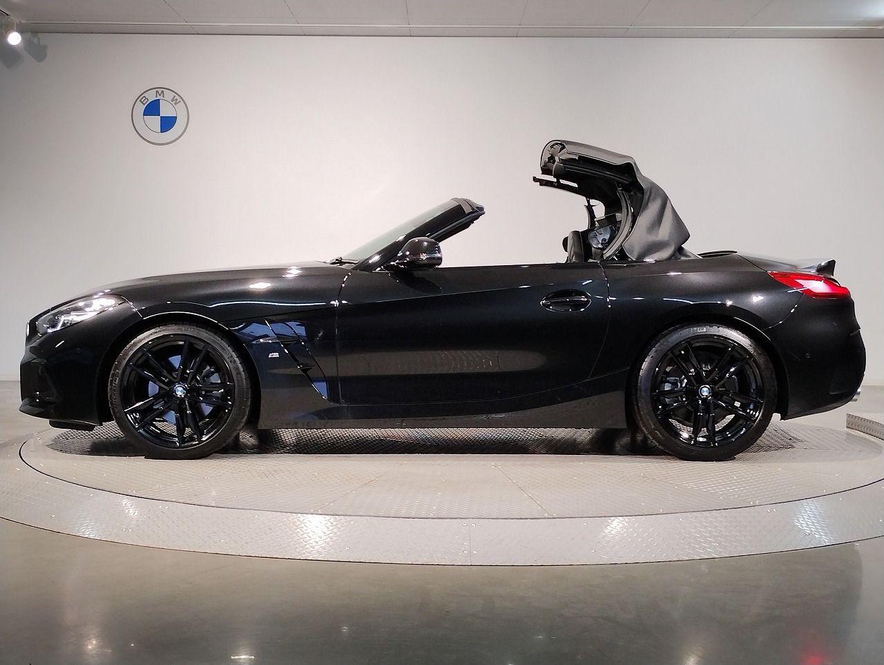G29 z4 sDrive20i RHD