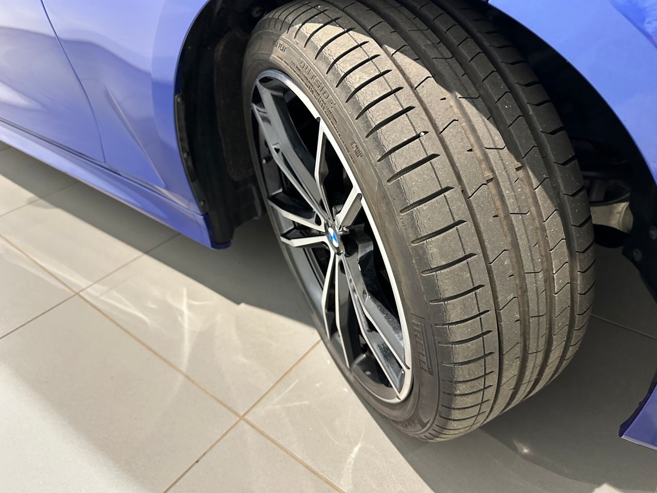 320i Sedan RHD