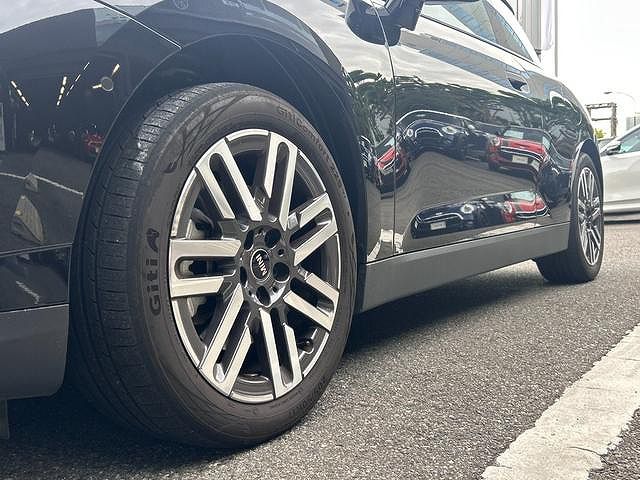 J01 MINI Cooper E
