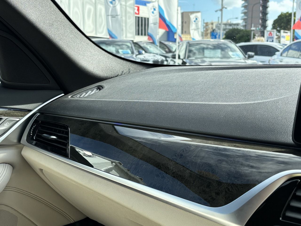 530e Sedan RHD