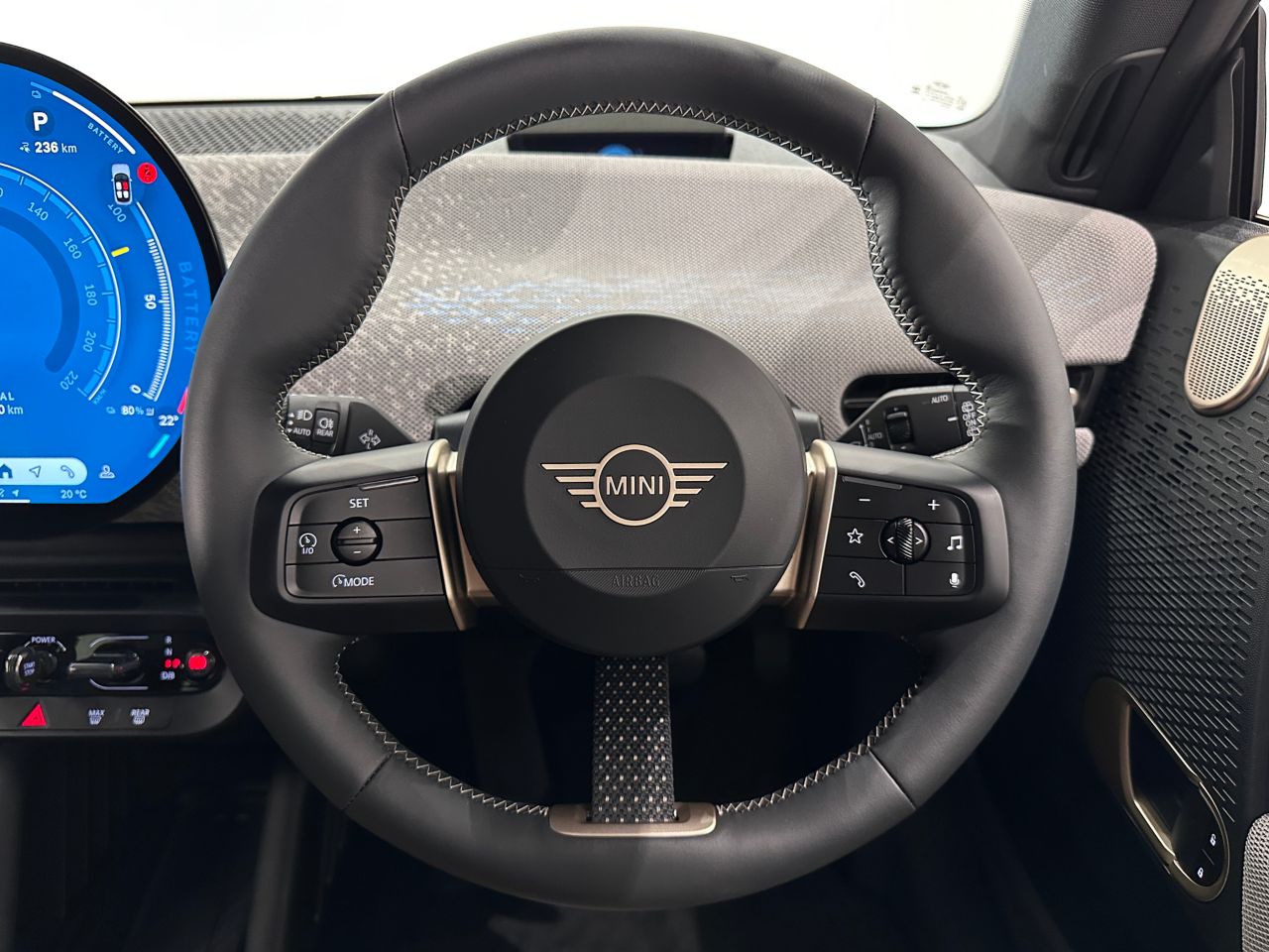 J01 MINI Cooper SE