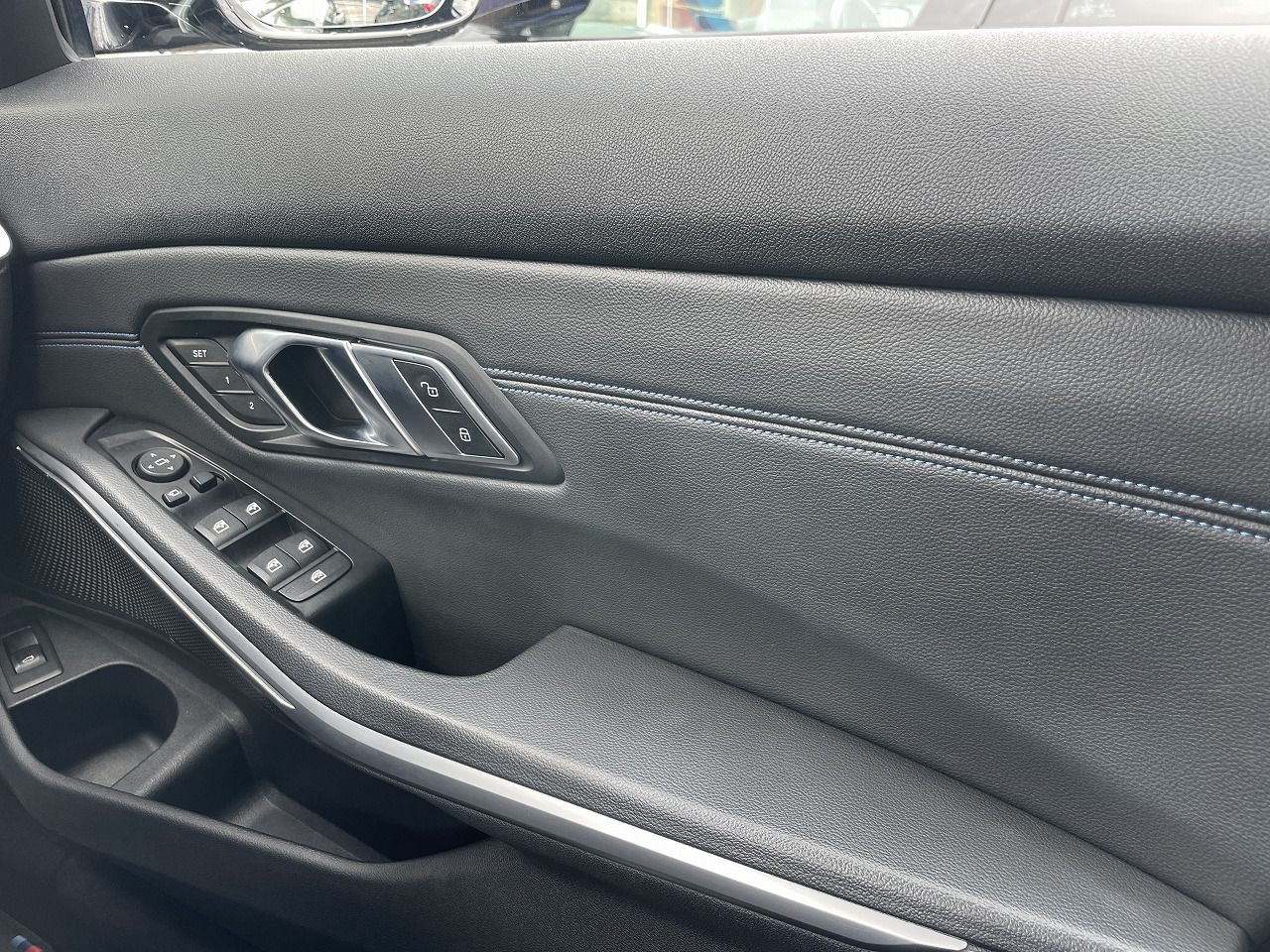 G20 320d xDrive RHD Saloon