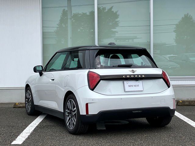 J01 MINI Cooper E