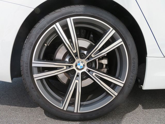 320d xDrive Berline RHD