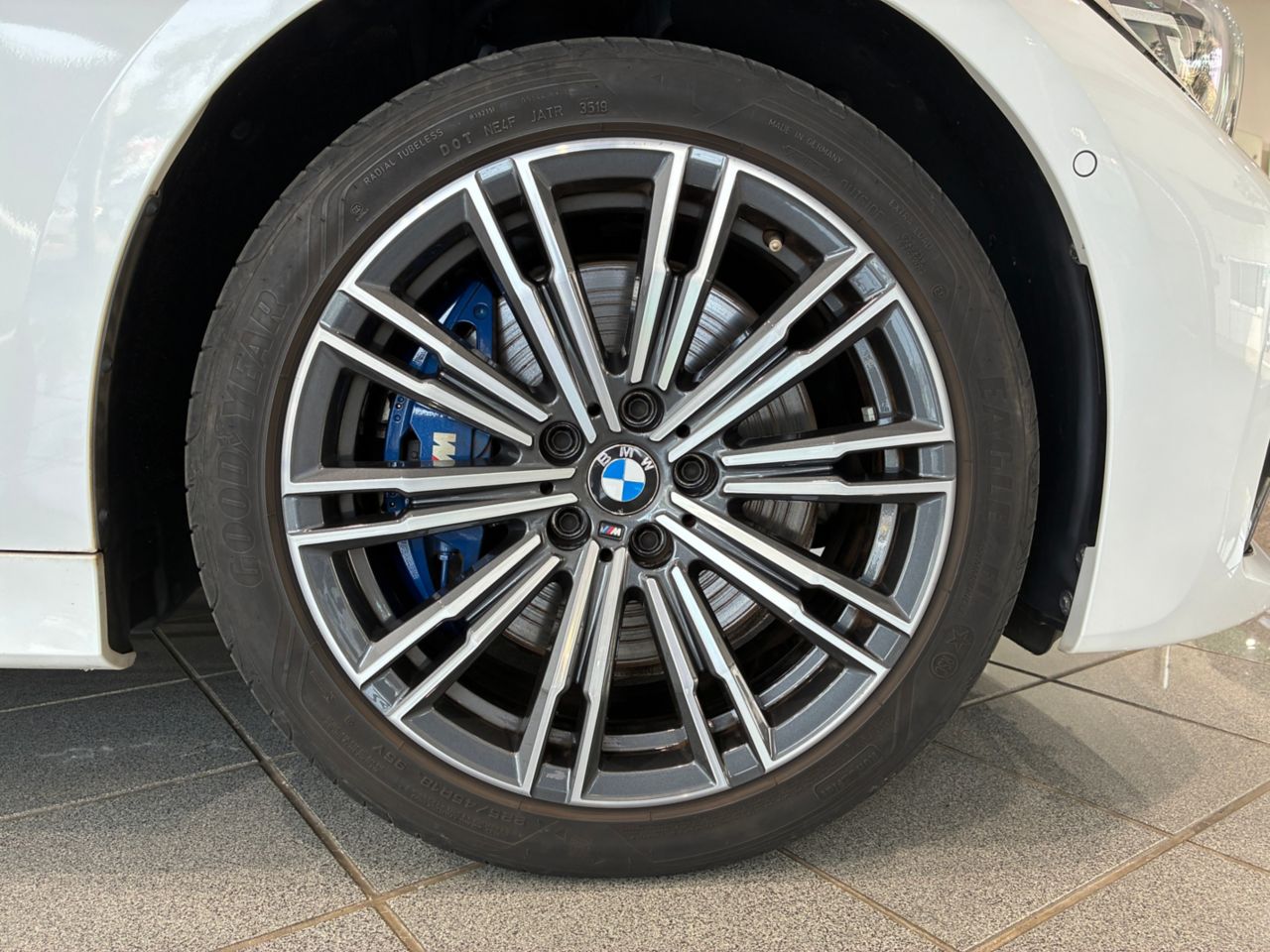 G20 330e Saloon RHD