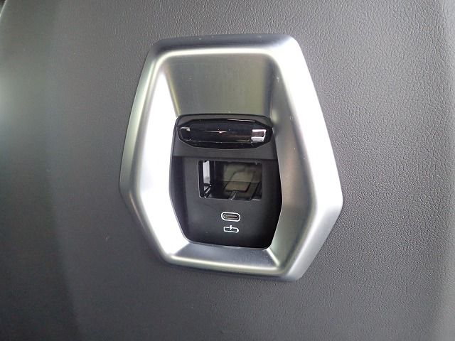 XM RHD