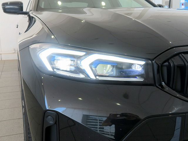 320d xDrive Berline RHD