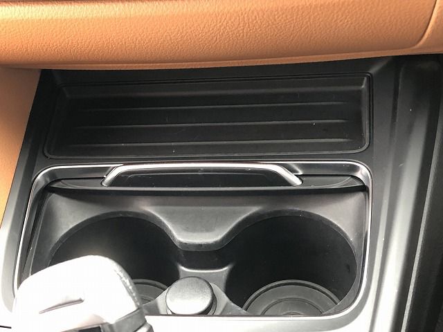 320D SEDAN RHD