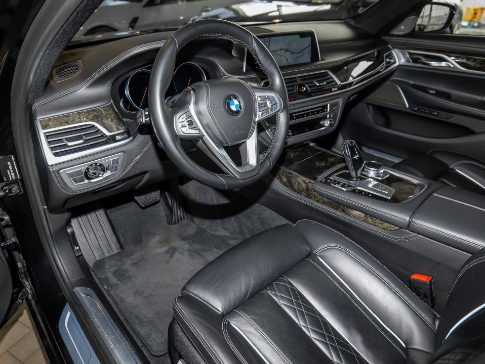 BMW 740