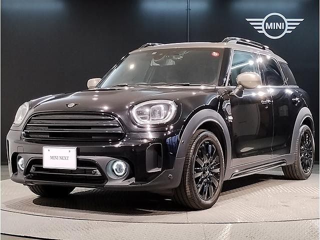 MINI COOPER D CROSSOVER SHADOW EDITION.