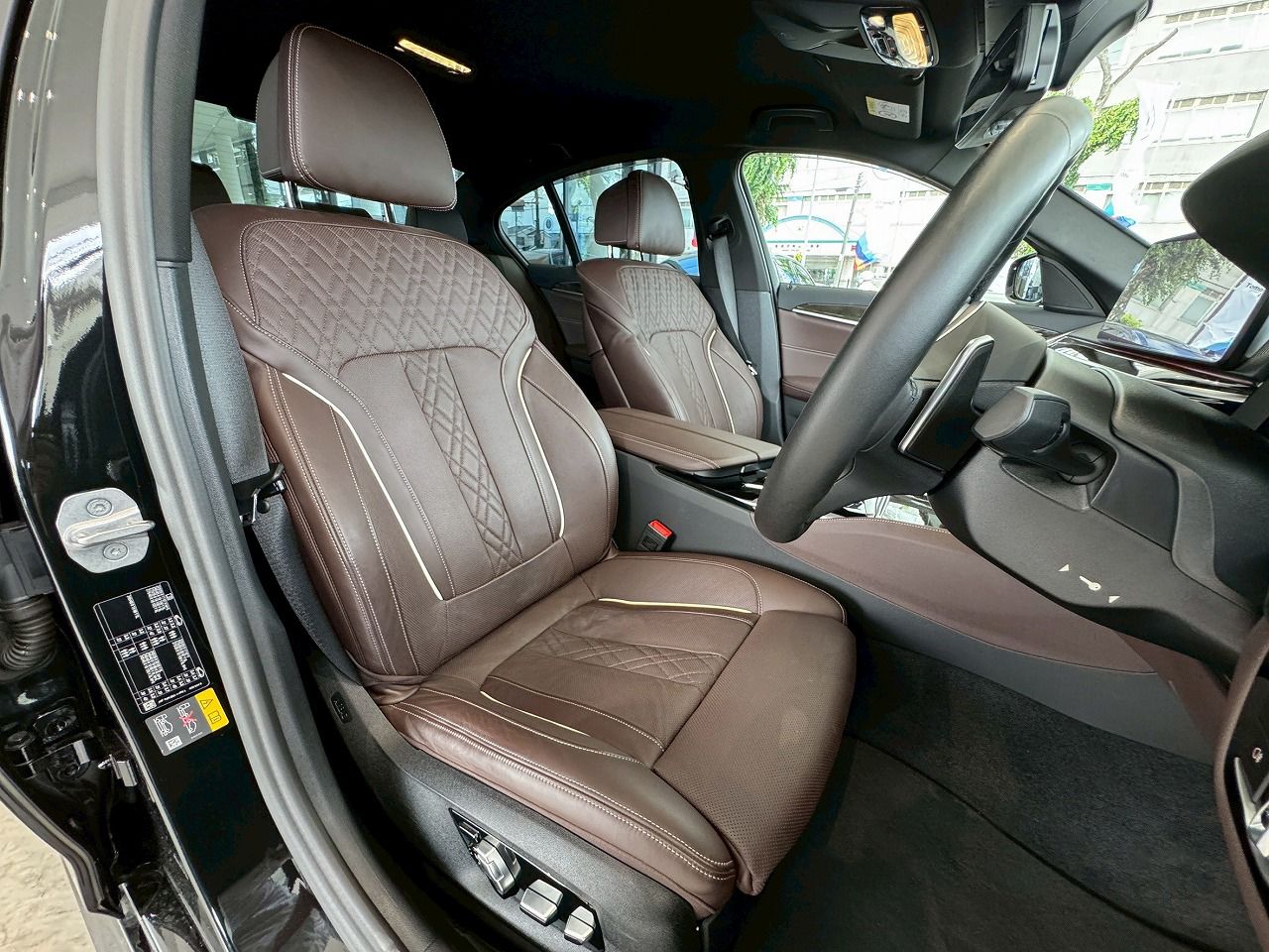 530e Sedan RHD