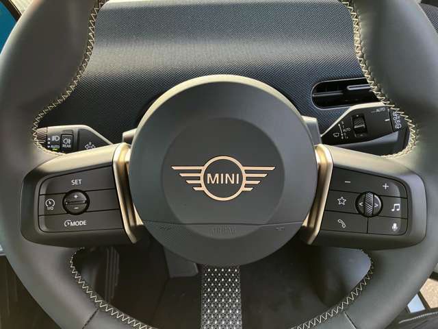 J01 MINI Cooper E