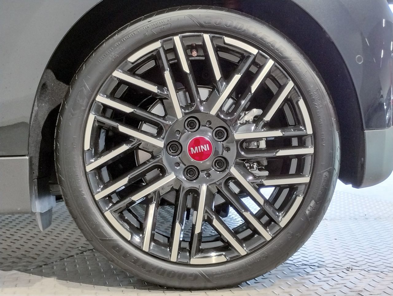 J01 MINI Cooper SE