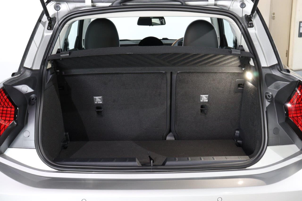 J01 MINI Cooper SE