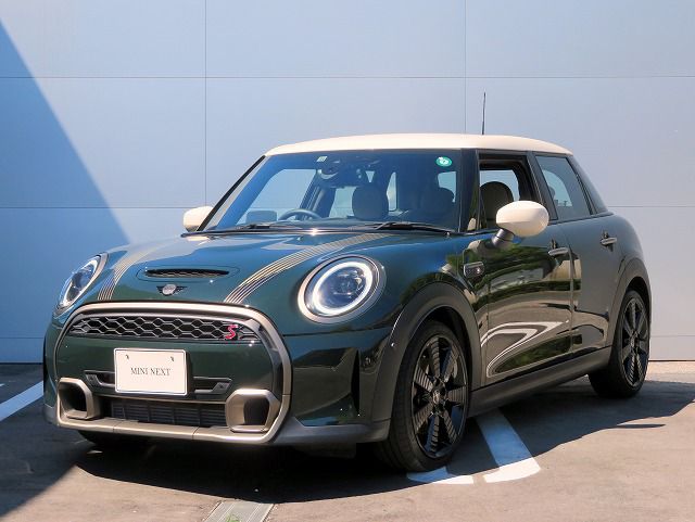 MINI COOPER S 5 DOOR RESOLUTE EDITION.
