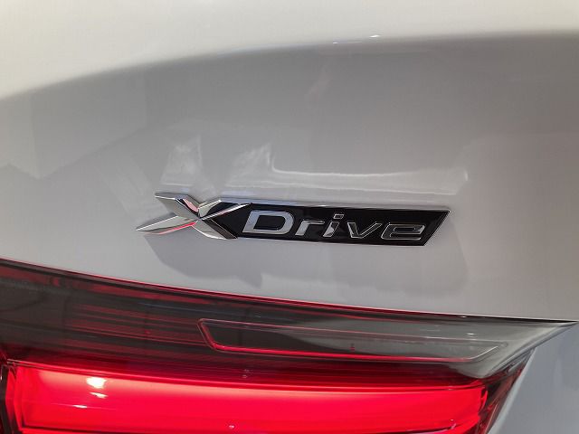 G20 320d xDrive RHD Saloon