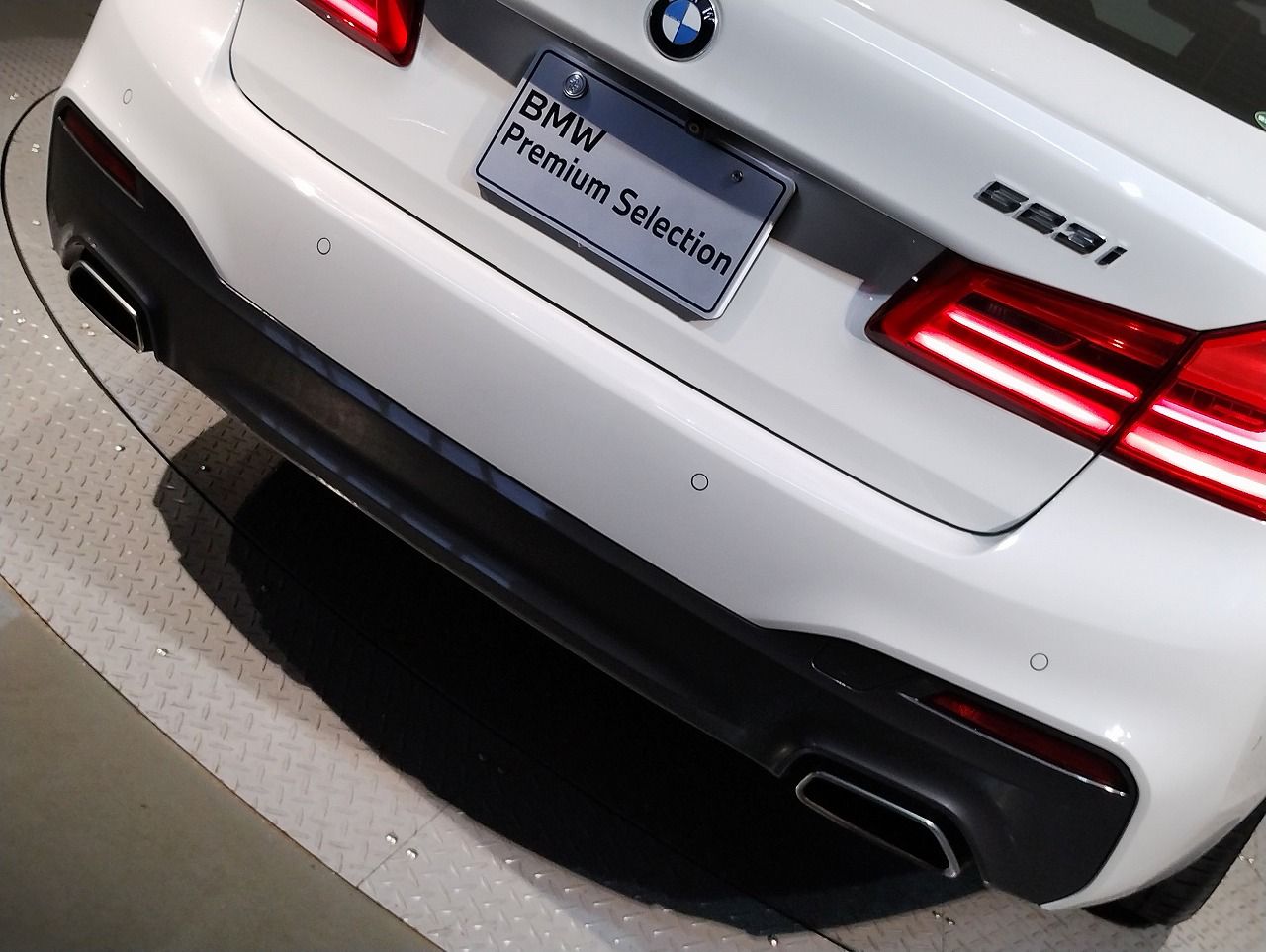 523I