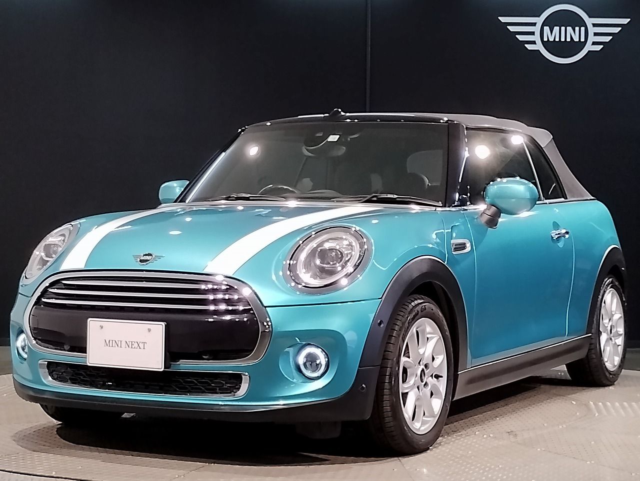 MINI COOPER CONVERTIBLE.