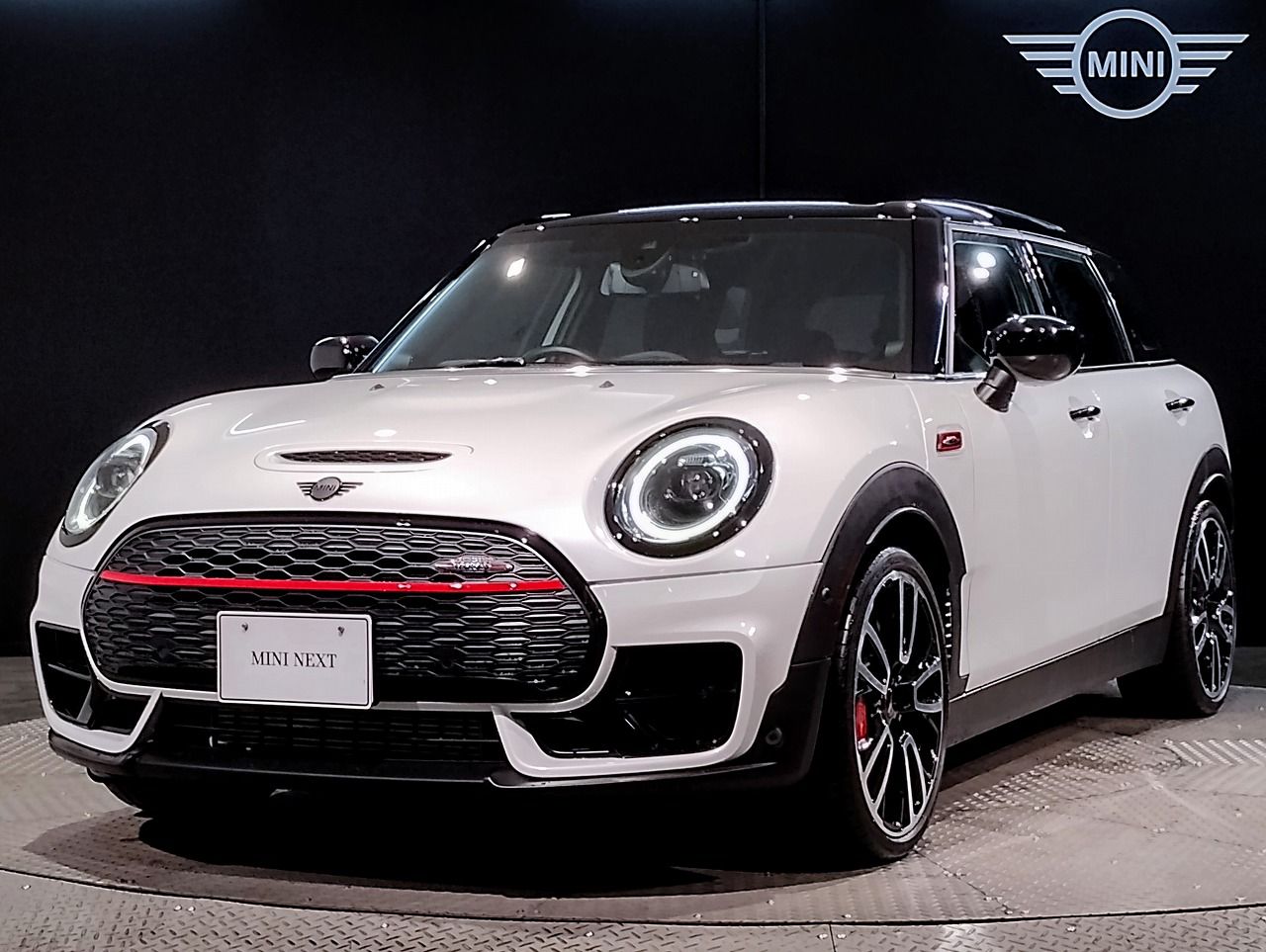 THE MINI JOHN COOPER WORKS CLUBMAN.