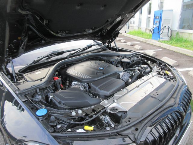 320d xDrive Berline RHD