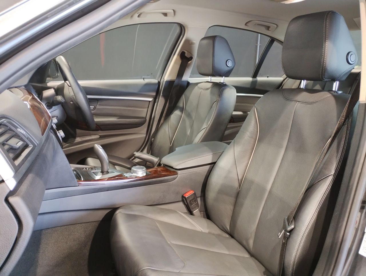 320D SEDAN RHD
