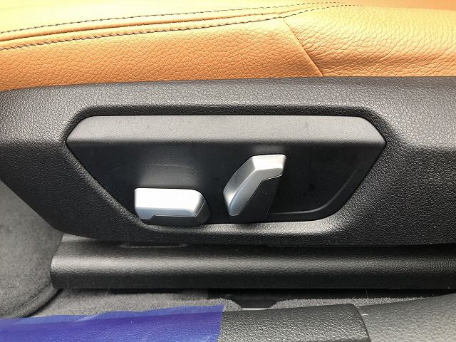 320D SEDAN RHD