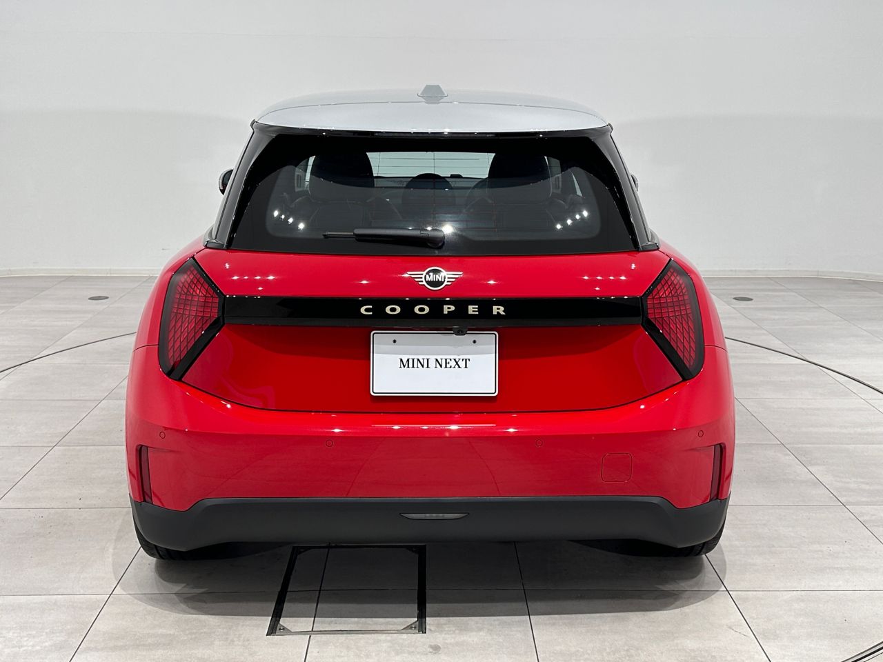 J01 MINI Cooper E