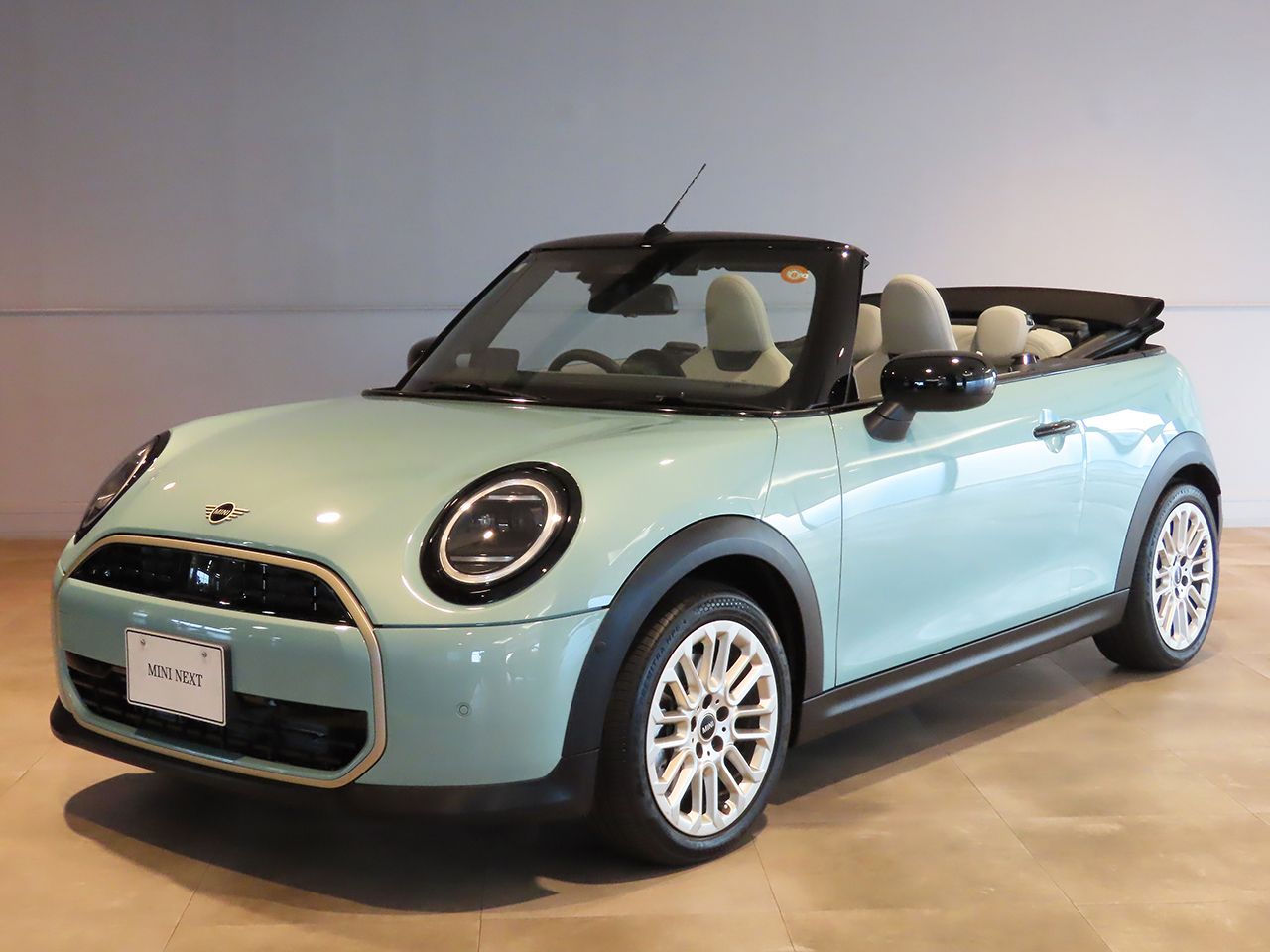 THE NEW MINI CONVERTIBLE C