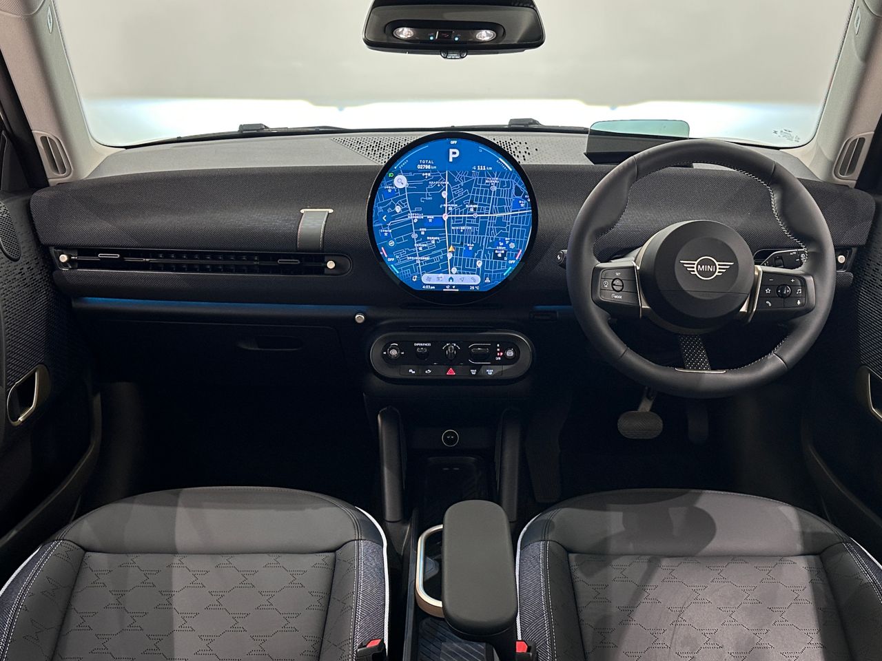 J01 MINI Cooper E