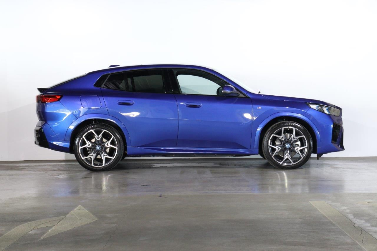 iX2 xDrive30 MSP