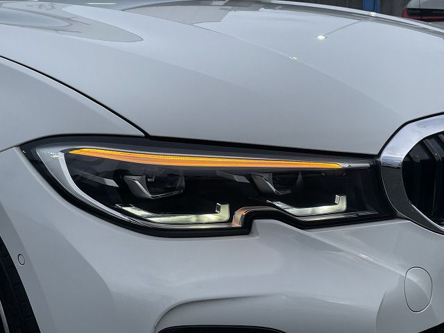 G20 330e Saloon RHD