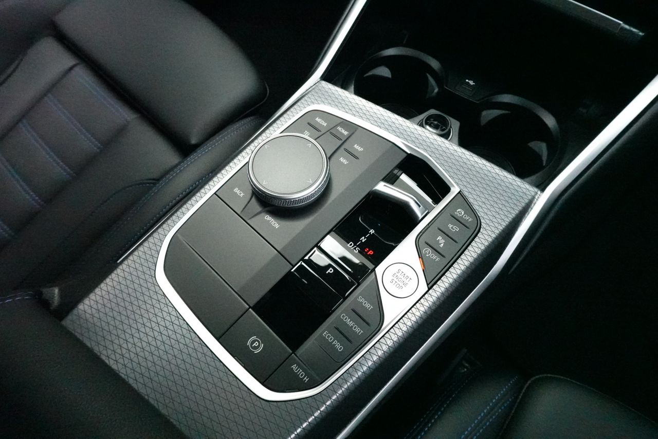 320d xDrive Berline RHD