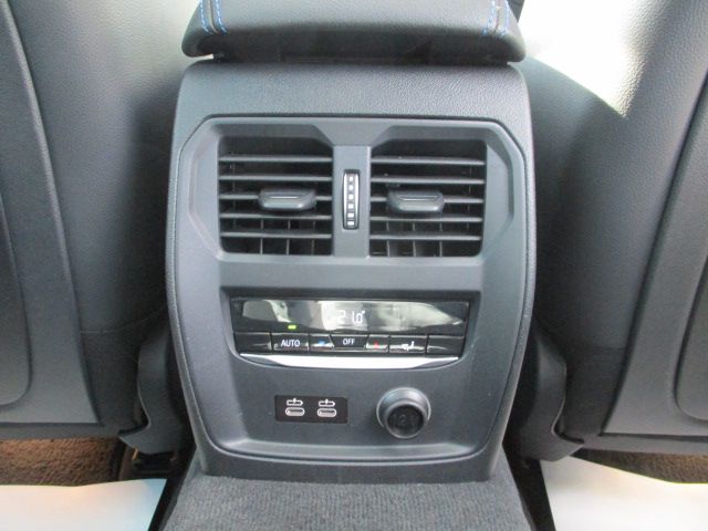 320i Sedan RHD