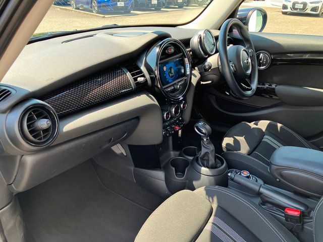 F55 COOPER S D(AT)