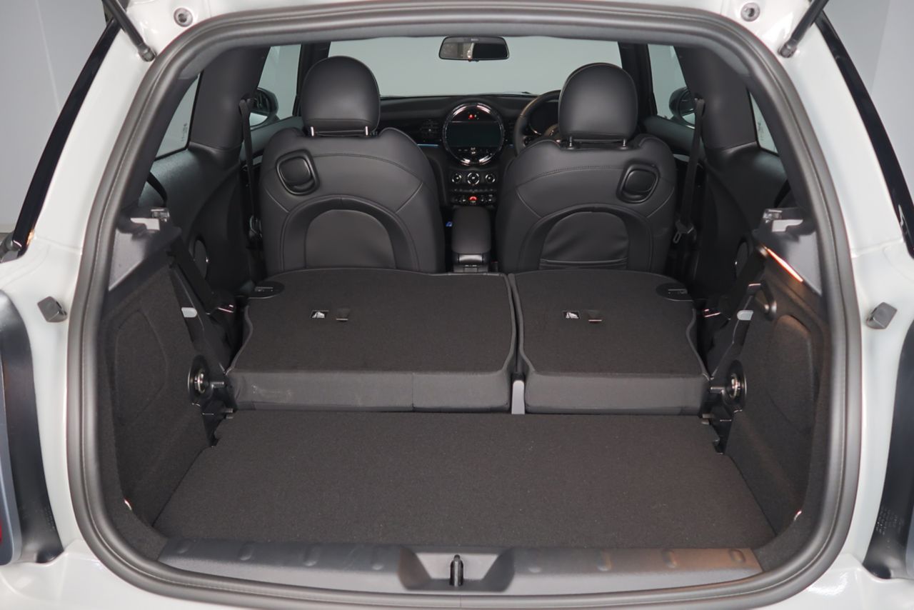 MINI Cooper F56 RHD