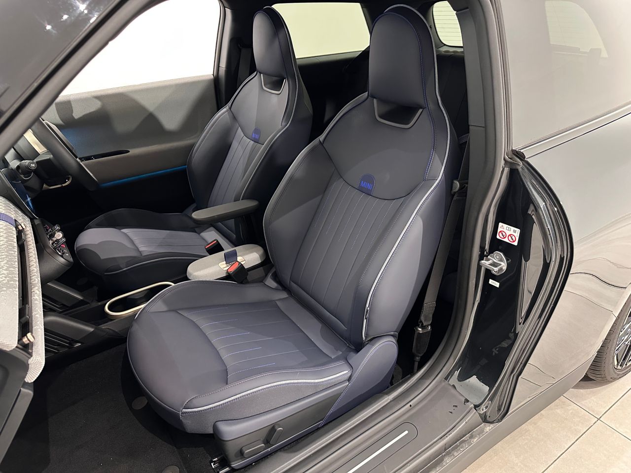 J01 MINI Cooper SE