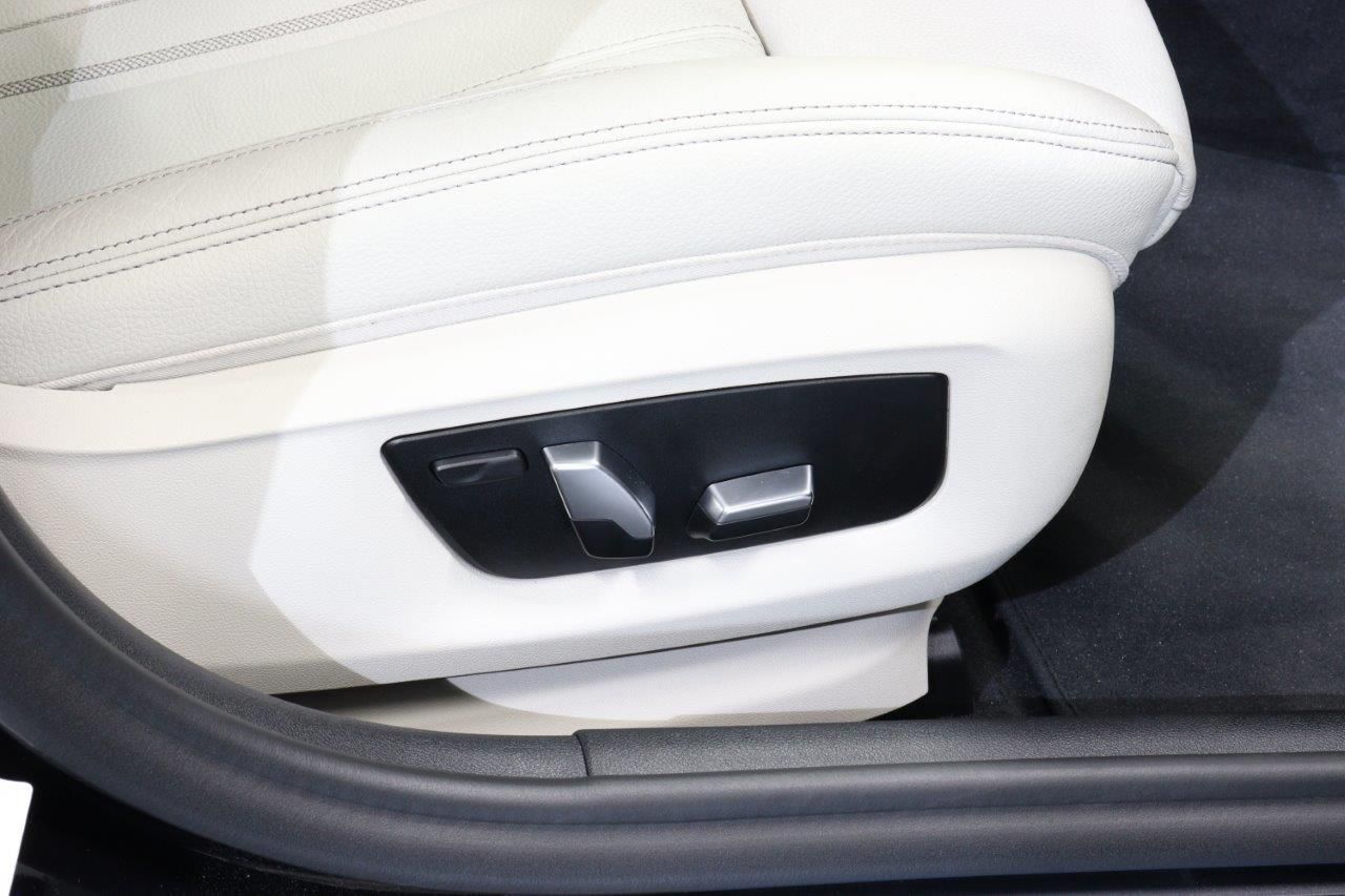 520d xDrive Sedan RHD