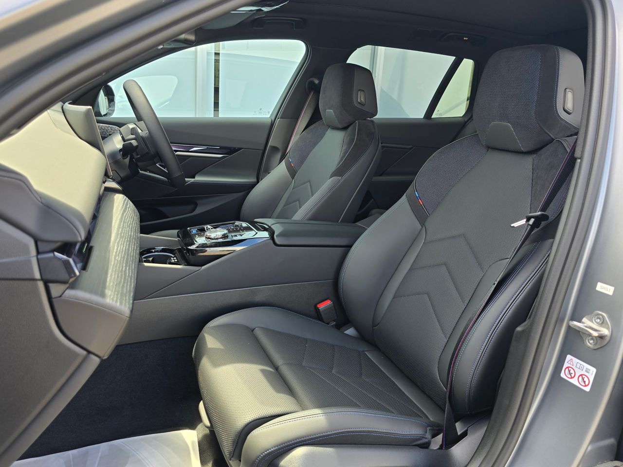 BMW i5 eDrive40 M Sport RHD