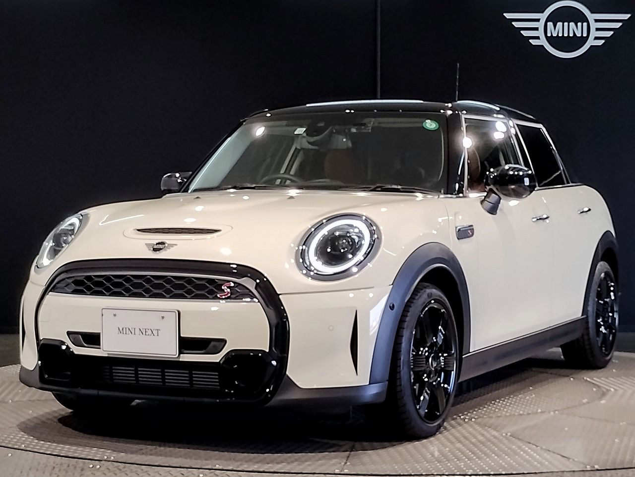 MINI COOPER S 5 DOOR.