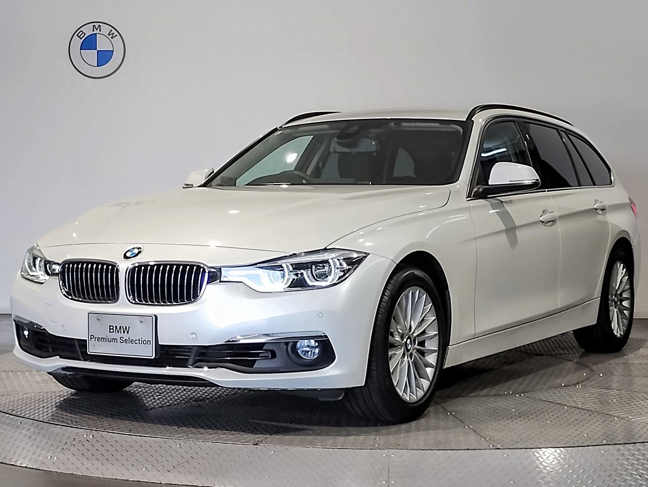 318i Touring Luxury