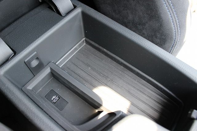 320I SEDAN RHD