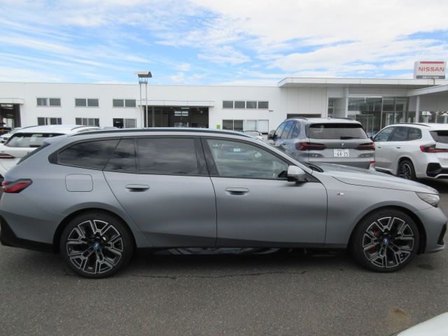 BMW i5 eDrive40 M Sport RHD