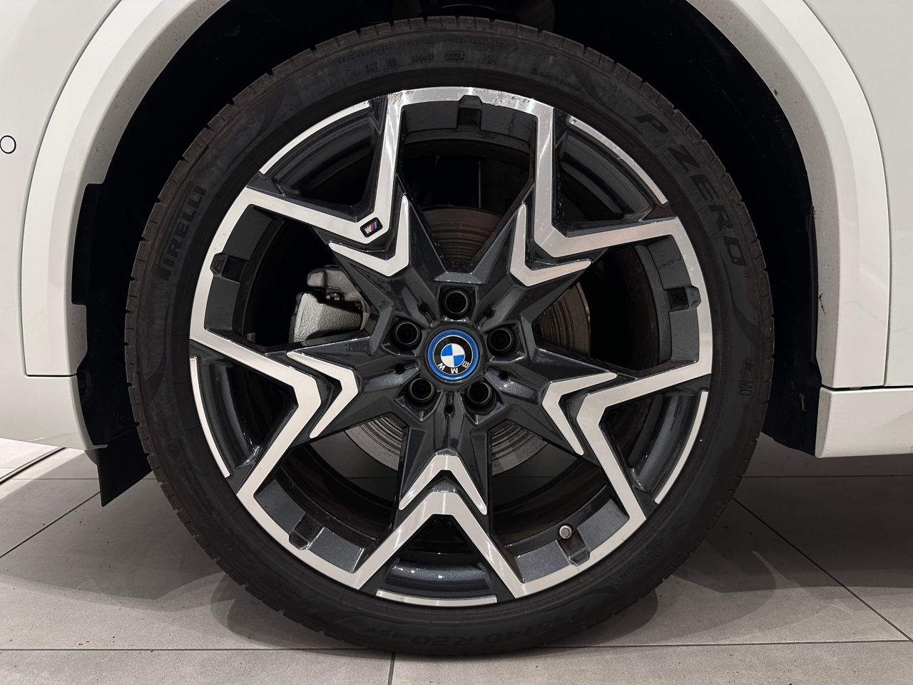 iX2 xDrive30 MSP